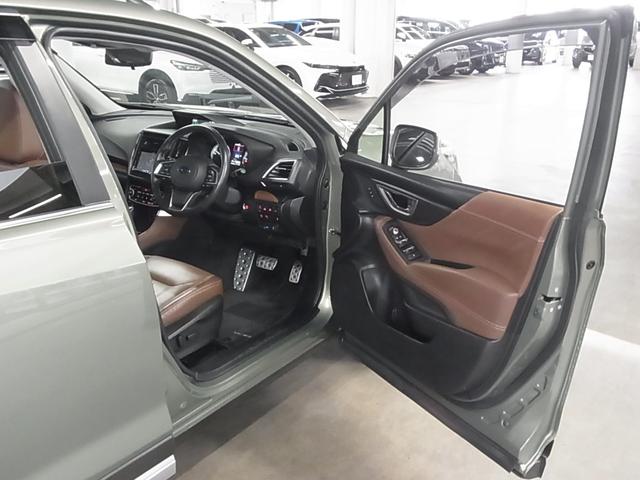 フォレスター アドバンス　４ＷＤ　スマートリアビューミラー　衝突軽減ブレーキ　車線逸脱警報　ＳＲＶＤ　全車速追従クルーズ　パドルシフト　ＥＴＣ　全席シート・ステアヒーター　アルパインナビ　パワーリヤゲート　フロント・サイド・バックカメラ　ＡＤＢ・ＬＥＤランプ（12枚目）