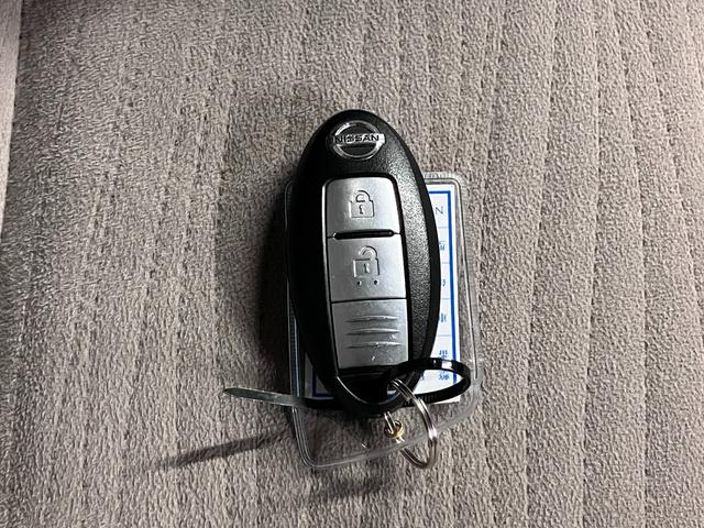 キューブ 15X ETC 純正ナビ CD・DVD Bluetoothオーディオ フルセグTV ミュージックサーバー インテリキー 電動格納ドアミラー アイドリングストップ ヘッドライトレベライザー マニュアルエアコン(37枚目)