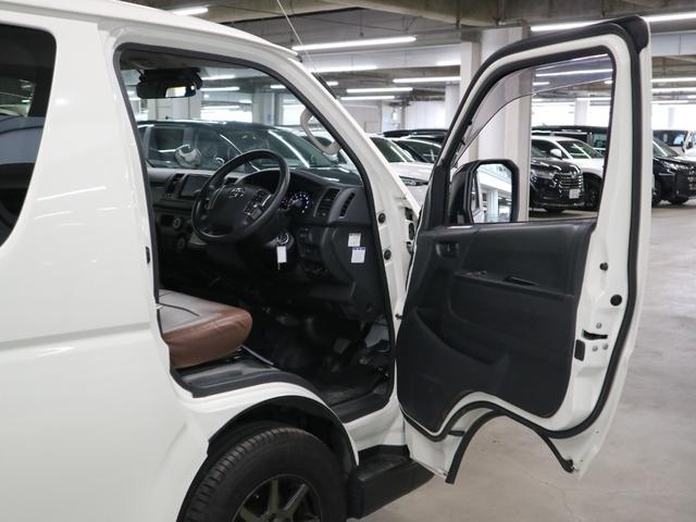 ハイエースバン DX ワンオーナー ディーゼルターボ トヨタセーフティセンス ETC2.0 片側スライドドア 純正ナビ バックカメラ CD・DVD Bluetoothオーディオ フルセグ キーレスエントリー AC100V パーキングセンサー LEDランプ(12枚目)