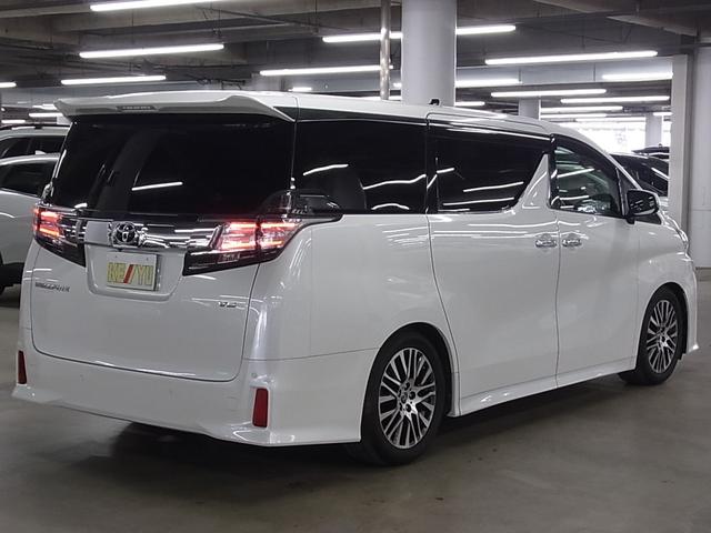 ヴェルファイア 3.5ZA Gエディション ムーンルーフ 後席モニター 衝突軽減 レーダークルーズ ETC 本革シート シート・ステアヒーター 純正10型ナビ パワーバックドア 両側パワースライド AC100V クリアランスソナー バックカメラ(3枚目)