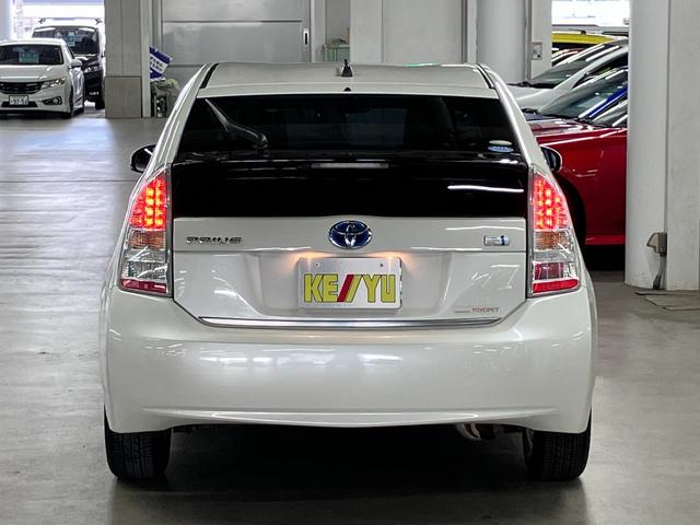 プリウス S 寒冷地仕様 ETC 純正ナビ CD・DVD再生 Bluetoothオーディオ TV スマートキー 電動格納ドアミラー オートエアコン 横滑り防止装置 ヘッドライトレベライザー 純正15AW スペアキー(7枚目)