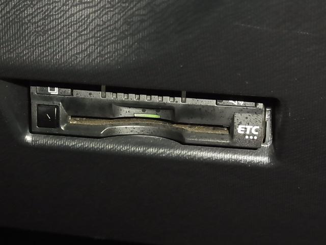 アクア S トヨタセーフティセンス 誤発進抑制機能 車線逸脱警報 クリアランスソナー 純正ナビ バックカメラ Bluetoothオーディオ TV CD ビルトインETC オートエアコン 電動格納ミラー キーレス 記録簿・取扱説明書有(42枚目)