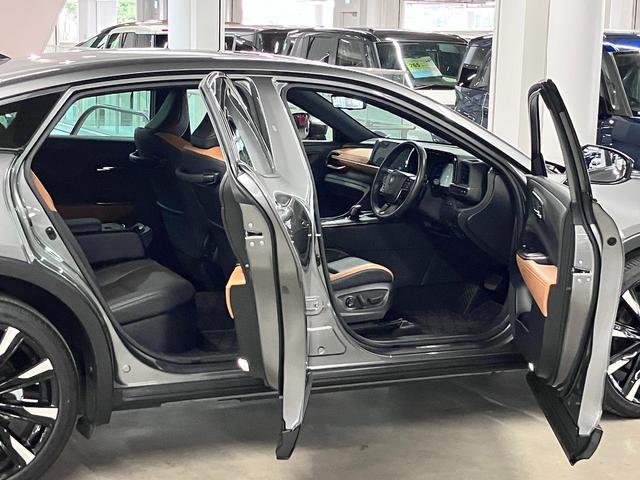 クラウンクロスオーバー RSアドバンスド ドライバーサポート・リアサポートパッケージ デジタルミラー ムーンルーフ パノラミックビュー トヨタチームメイト BSM・PKSB HUD 純正12.3型ナビ 本革メモリーシート べンチレーション セーフティセンス ETC2.0 パワートランク(12枚目)