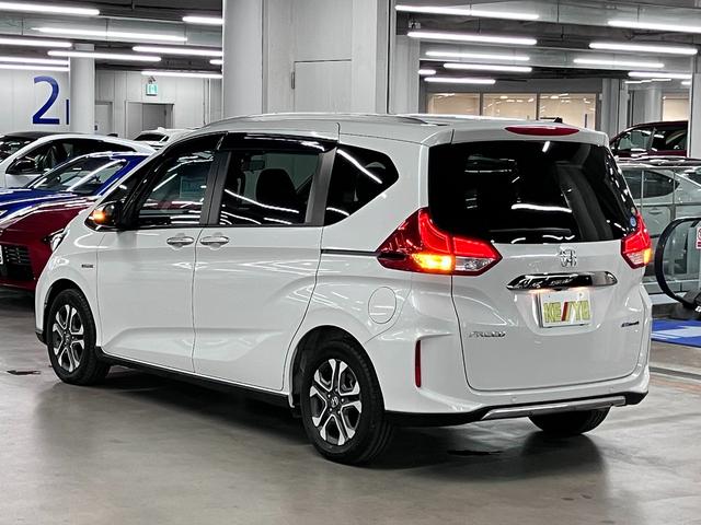 フリードハイブリッド ハイブリッド・クロスターホンダセンシング 衝突軽減ブレーキ 車線逸脱警報 アダプティブクルーズ ETC 純正9インチナビ 両側パワースライド バックカメラ BTオーディオ フルセグTV USB スマートキー オートリトラミラー LEDランプ(8枚目)