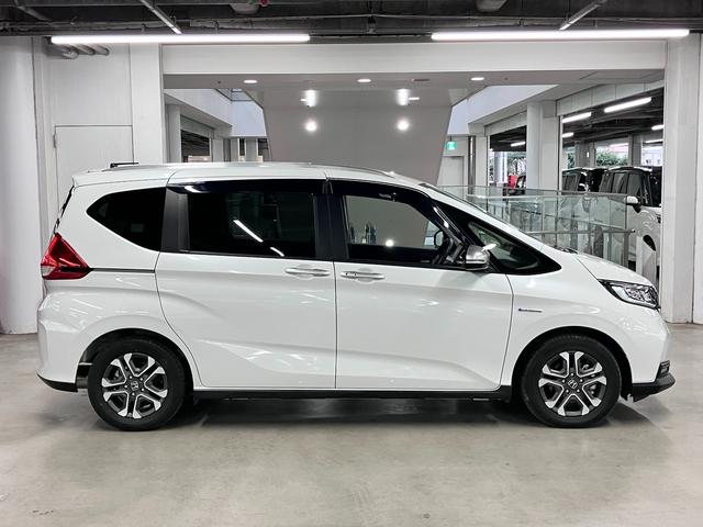 フリードハイブリッド ハイブリッド・クロスターホンダセンシング 衝突軽減ブレーキ 車線逸脱警報 アダプティブクルーズ ETC 純正9インチナビ 両側パワースライド バックカメラ BTオーディオ フルセグTV USB スマートキー オートリトラミラー LEDランプ(9枚目)