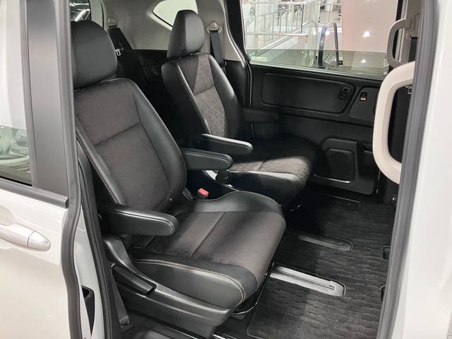 フリードハイブリッド ハイブリッド・クロスターホンダセンシング 衝突軽減ブレーキ 車線逸脱警報 アダプティブクルーズ ETC 純正9インチナビ 両側パワースライド バックカメラ BTオーディオ フルセグTV USB スマートキー オートリトラミラー LEDランプ(14枚目)