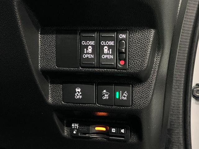 フリードハイブリッド ハイブリッド・クロスターホンダセンシング 衝突軽減ブレーキ 車線逸脱警報 アダプティブクルーズ ETC 純正9インチナビ 両側パワースライド バックカメラ BTオーディオ フルセグTV USB スマートキー オートリトラミラー LEDランプ(18枚目)