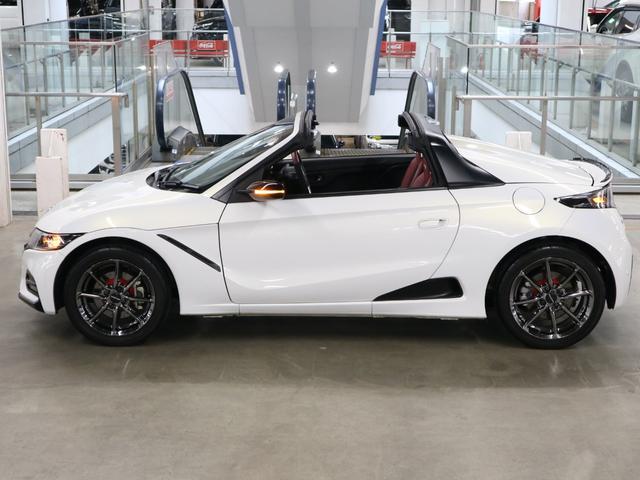 プロの専門業者によるルームクリーニングを実施しています！☆室内の細かい所からエンジンルームまでキレイになった状態でお渡しいたします♪プロの専門業者によるルームクリーニングを実施しています！☆室内の細か