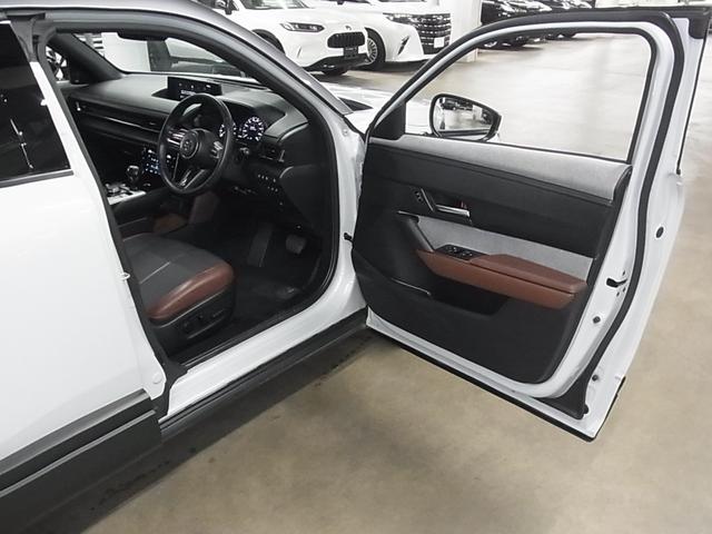 MX-30 インダストリアルクラシック 衝突軽減ブレーキ 車線逸脱警報 BSM HUD レーダークルーズ パドルシフト ETC2.0 シート・ステアヒーター 純正ナビ バックカメラ BTオーディオ フルセグ パーキングセンサー LEDランプ(12枚目)