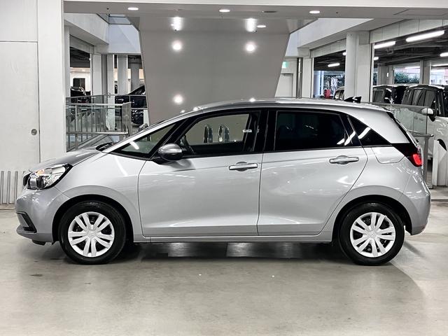 プロの専門業者によるルームクリーニングを実施しています！☆室内の細かい所からエンジンルームまでキレイになった状態でお渡しいたします♪プロの専門業者によるルームクリーニングを実施しています！☆室内の細か