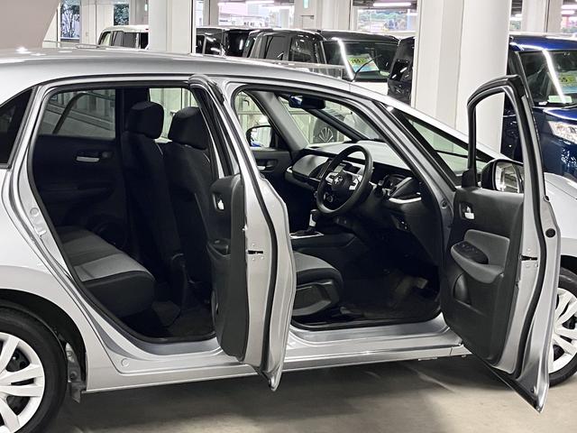 遠方（九州、沖縄除く）のお客様でも陸運局に持ちこまずに名義変更可能ですので店頭納車の場合は余計な諸費用も頂いておりません。遠方陸送納車も格安陸送費にてご納車可能です☆