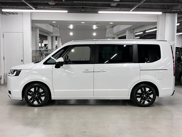 プロの専門業者によるルームクリーニングを実施しています！☆室内の細かい所からエンジンルームまでキレイになった状態でお渡しいたします♪プロの専門業者によるルームクリーニングを実施しています！☆室内の細か