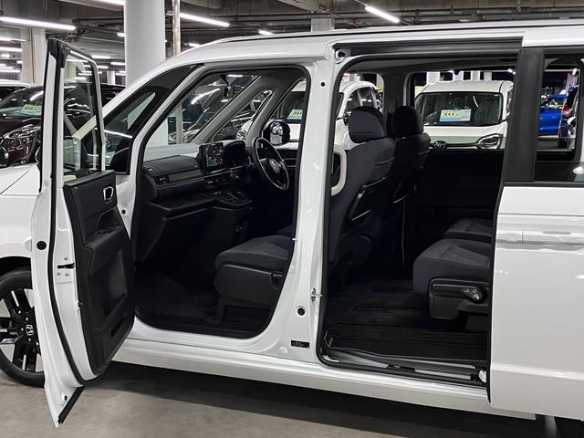 弊社ではインターネットでの遠方販売に自信があります。店頭でのご納車であれば、お車を持ち込まずに名義変更等のお手続きが出来ますので、ご近所の販売会社で購入する場合と変わらぬ諸経費にてご購入可能です♪