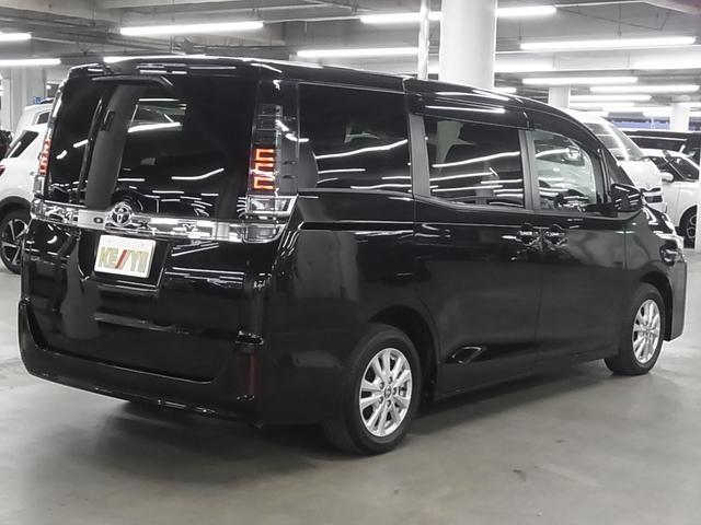 ヴォクシー Ｖ　ワンオーナー　トヨタセーフティセンス　ＥＴＣ　シートヒーター　両側スライドドア　純正ナビ　バックカメラ　ＢＴオーディオ　フルセグＴＶ　ＵＳＢ端子　スマートキー　クルーズコントロール　クリアランスソナー　ＬＥＤランプ（3枚目）