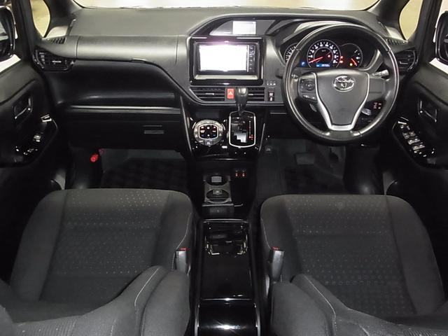 ヴォクシー Ｖ　ワンオーナー　トヨタセーフティセンス　ＥＴＣ　シートヒーター　両側スライドドア　純正ナビ　バックカメラ　ＢＴオーディオ　フルセグＴＶ　ＵＳＢ端子　スマートキー　クルーズコントロール　クリアランスソナー　ＬＥＤランプ（4枚目）