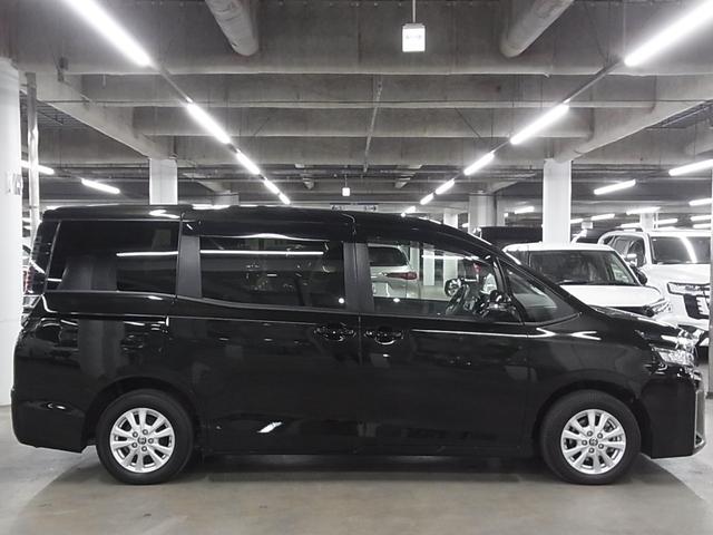 ヴォクシー Ｖ　ワンオーナー　トヨタセーフティセンス　ＥＴＣ　シートヒーター　両側スライドドア　純正ナビ　バックカメラ　ＢＴオーディオ　フルセグＴＶ　ＵＳＢ端子　スマートキー　クルーズコントロール　クリアランスソナー　ＬＥＤランプ（9枚目）