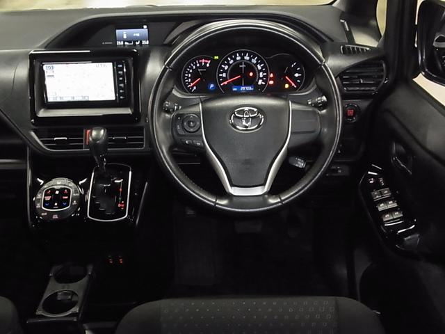 ヴォクシー Ｖ　ワンオーナー　トヨタセーフティセンス　ＥＴＣ　シートヒーター　両側スライドドア　純正ナビ　バックカメラ　ＢＴオーディオ　フルセグＴＶ　ＵＳＢ端子　スマートキー　クルーズコントロール　クリアランスソナー　ＬＥＤランプ（11枚目）