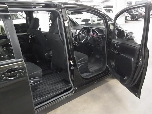 ヴォクシー Ｖ　ワンオーナー　トヨタセーフティセンス　ＥＴＣ　シートヒーター　両側スライドドア　純正ナビ　バックカメラ　ＢＴオーディオ　フルセグＴＶ　ＵＳＢ端子　スマートキー　クルーズコントロール　クリアランスソナー　ＬＥＤランプ（12枚目）