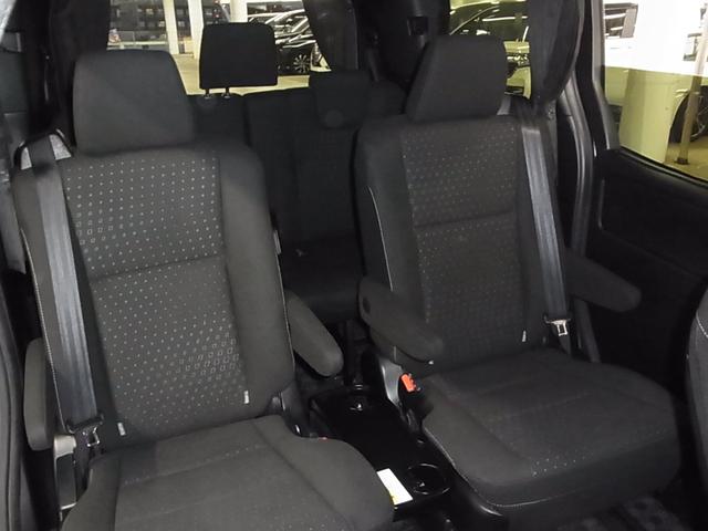 ヴォクシー Ｖ　ワンオーナー　トヨタセーフティセンス　ＥＴＣ　シートヒーター　両側スライドドア　純正ナビ　バックカメラ　ＢＴオーディオ　フルセグＴＶ　ＵＳＢ端子　スマートキー　クルーズコントロール　クリアランスソナー　ＬＥＤランプ（14枚目）