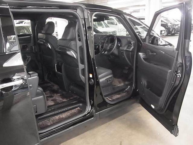 アルファードハイブリッド エグゼクティブラウンジ　左右独立ムーンルーフ　デジタルミラー　モデリスタエアロ　トヨタチームメイト　パノラミックビュー　後席モニター　純正１４型ＪＢＬナビ　本革シート　前後席ベンチレーション　セーフティセンス　ＥＴＣ２．０　パワーバックドア　両側パワースライド（12枚目）