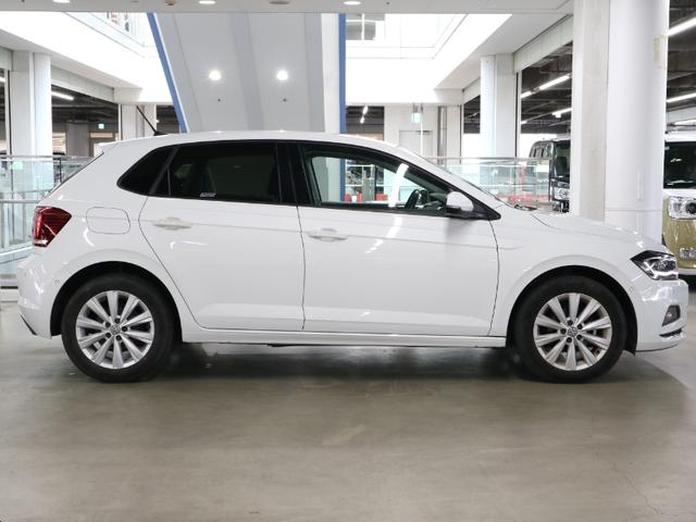 ポロ ＴＳＩハイライン　セーフティＰＫＧ　テクノロジーＰＫＧ　パークアシスト　ＢＳＤ・ＲＣＴＡ　追従ＡＣＣ　アクティブインフォディスプレイ　ワイヤレス充電　ＤｉｓｃｏｖｅｒＰｒｏ　バックカメラ　ＢＴオーディオ　フルセグ　ＣＤ・ＤＶＤ　ＥＴＣ２．０　パドルシフト（8枚目）