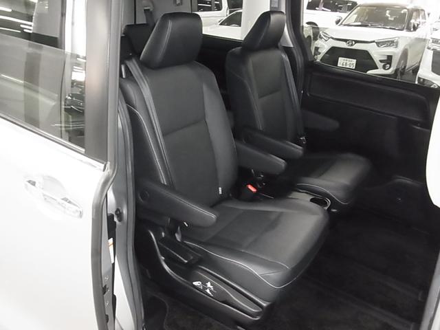 エスクァイア ハイブリッドＧｉ　両側電動スライド　シートヒーター　合皮シート　おくだけ充電　純正ナビ　バックカメラ　Ｂｌｕｅｔｏｏｔｈオーディオ　フルセグＴＶ　ＣＤ・ＤＶＤ　ＥＴＣ　クルコン　ＬＥＤライト　純正１５ＡＷ　スマートキー（13枚目）