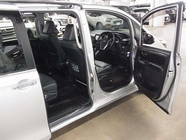 エスクァイア ハイブリッドＧｉ　両側電動スライド　シートヒーター　合皮シート　おくだけ充電　純正ナビ　バックカメラ　Ｂｌｕｅｔｏｏｔｈオーディオ　フルセグＴＶ　ＣＤ・ＤＶＤ　ＥＴＣ　クルコン　ＬＥＤライト　純正１５ＡＷ　スマートキー（22枚目）