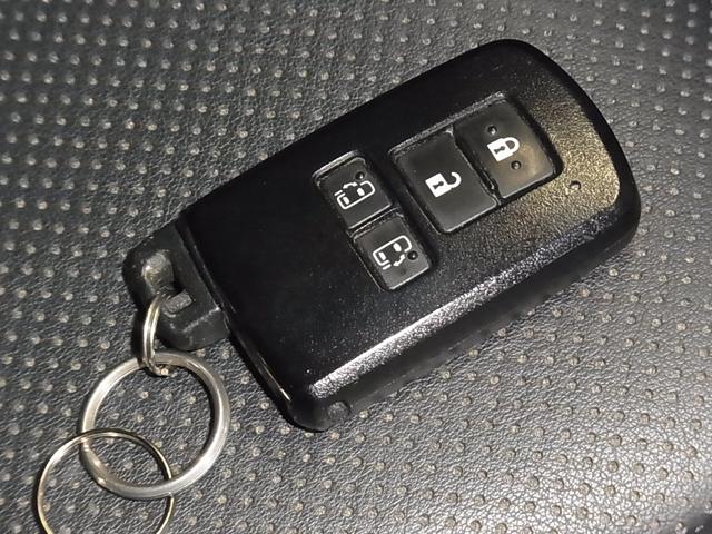 エスクァイア ハイブリッドＧｉ　両側電動スライド　シートヒーター　合皮シート　おくだけ充電　純正ナビ　バックカメラ　Ｂｌｕｅｔｏｏｔｈオーディオ　フルセグＴＶ　ＣＤ・ＤＶＤ　ＥＴＣ　クルコン　ＬＥＤライト　純正１５ＡＷ　スマートキー（44枚目）