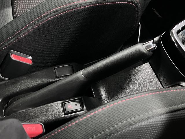 スイフトスポーツ ベースグレード　セーフティパッケージ　全方位モニター　シートヒーター　誤発進抑制機能　アダプティブクルーズ　純正ナビ　ＢＴオーディオ　フルセグＴＶ　ＣＤ・ＤＶＤ　ＵＳＢ端子　ＥＴＣ　パドルシフト　スマートキー　ＬＥＤライト　純正１７ＡＷ（38枚目）