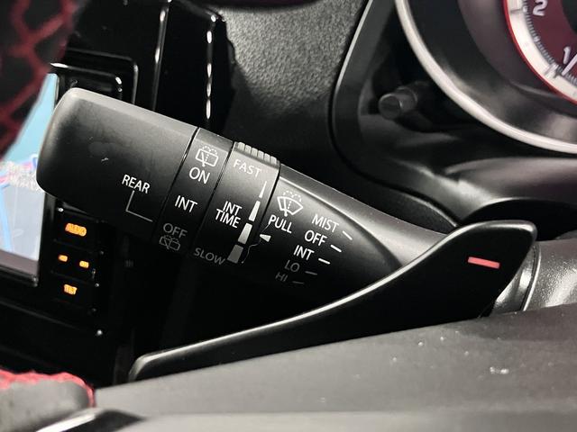 スイフトスポーツ ベースグレード　セーフティパッケージ　全方位モニター　シートヒーター　誤発進抑制機能　アダプティブクルーズ　純正ナビ　ＢＴオーディオ　フルセグＴＶ　ＣＤ・ＤＶＤ　ＵＳＢ端子　ＥＴＣ　パドルシフト　スマートキー　ＬＥＤライト　純正１７ＡＷ（43枚目）