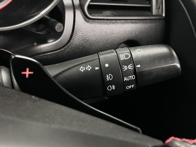 スイフトスポーツ ベースグレード　セーフティパッケージ　全方位モニター　シートヒーター　誤発進抑制機能　アダプティブクルーズ　純正ナビ　ＢＴオーディオ　フルセグＴＶ　ＣＤ・ＤＶＤ　ＵＳＢ端子　ＥＴＣ　パドルシフト　スマートキー　ＬＥＤライト　純正１７ＡＷ（44枚目）