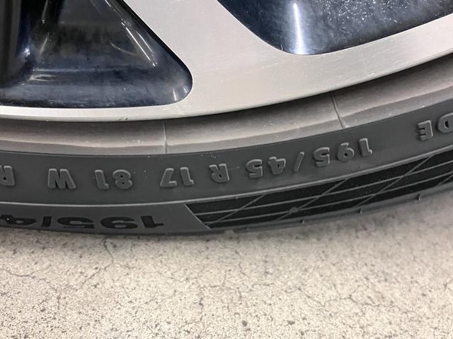 スイフトスポーツ ベースグレード　セーフティパッケージ　全方位モニター　シートヒーター　誤発進抑制機能　アダプティブクルーズ　純正ナビ　ＢＴオーディオ　フルセグＴＶ　ＣＤ・ＤＶＤ　ＵＳＢ端子　ＥＴＣ　パドルシフト　スマートキー　ＬＥＤライト　純正１７ＡＷ（54枚目）