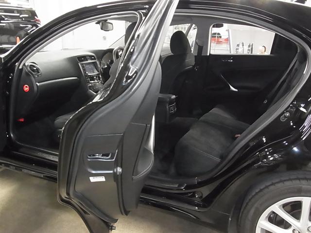 ＩＳ ＩＳ２５０　衝突軽減ブレーキ　レーダークルーズ　クリアランスソナー　パワーシート　純正ナビ　バックカメラ　ＢＴオーディオ　フルセグＴＶ　ＣＤ・ＤＶＤ　ＵＳＢ　ＥＴＣ　パドルシフト　ＨＩＤヘッドランプ　純正１７ＡＷ（24枚目）