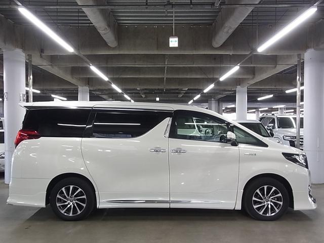 アルファードハイブリッド ＳＲ　Ｃパッケージ　４ＷＤ　モデリスタエアロ　後席モニター　純正１０型ナビ　衝突軽減　レーダークルーズ　ＥＴＣ　本革メモリーシート　シート・ステアヒーター　両側パワースライド　パワーバックドア　バックカメラ　クリアランスソナー（9枚目）