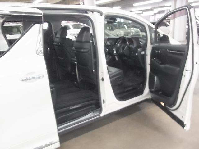 アルファードハイブリッド ＳＲ　Ｃパッケージ　４ＷＤ　モデリスタエアロ　後席モニター　純正１０型ナビ　衝突軽減　レーダークルーズ　ＥＴＣ　本革メモリーシート　シート・ステアヒーター　両側パワースライド　パワーバックドア　バックカメラ　クリアランスソナー（12枚目）