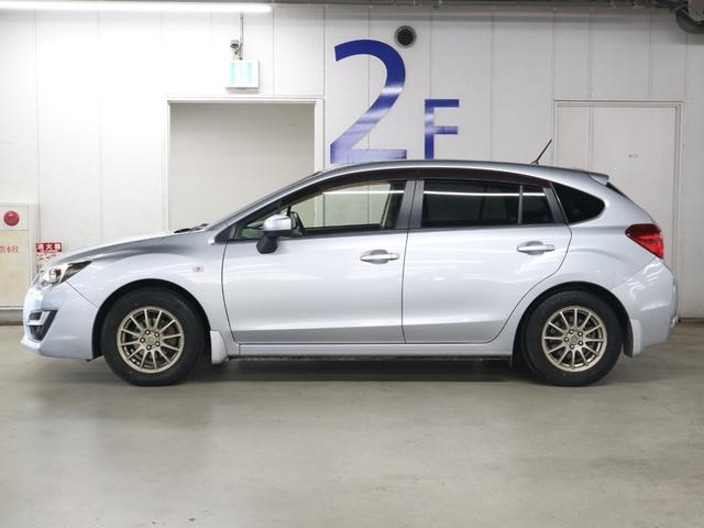 インプレッサスポーツ １．６ｉ　ＥＴＣ２．０　ストラーダナビ　バックカメラ　ＣＤ再生　Ｂｌｕｅｔｏｏｔｈオーディオ　ＴＶ　キーレスエントリー　電動格納ドアミラー　オートエアコン　ウォッシャー付ＨＩＤランプ　社外１５ＡＷ　取扱説明書有（10枚目）