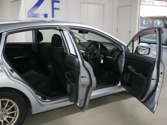 インプレッサスポーツ １．６ｉ　ＥＴＣ２．０　ストラーダナビ　バックカメラ　ＣＤ再生　Ｂｌｕｅｔｏｏｔｈオーディオ　ＴＶ　キーレスエントリー　電動格納ドアミラー　オートエアコン　ウォッシャー付ＨＩＤランプ　社外１５ＡＷ　取扱説明書有（12枚目）