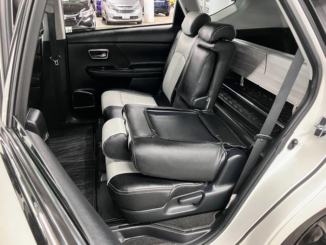 プリウスアルファ Ｇ　スタリングパッケージ／フロントスポイラー　ＴＲＤマフラー＆１９ＡＷ　オーリンズ車高調　アルパインリアモニター　純正８型ナビ　バックカメラ　ＢＴオーディオ　フルセグ　ＥＴＣ２．０　スマートキー　クルーズコントロール　パワーシート　ＬＥＤランプ（15枚目）