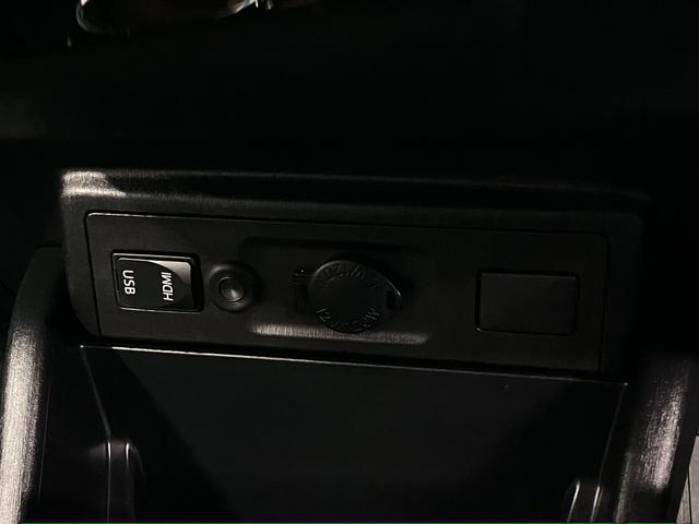 プリウスアルファ Ｇ　スタリングパッケージ／フロントスポイラー　ＴＲＤマフラー＆１９ＡＷ　オーリンズ車高調　アルパインリアモニター　純正８型ナビ　バックカメラ　ＢＴオーディオ　フルセグ　ＥＴＣ２．０　スマートキー　クルーズコントロール　パワーシート　ＬＥＤランプ（36枚目）