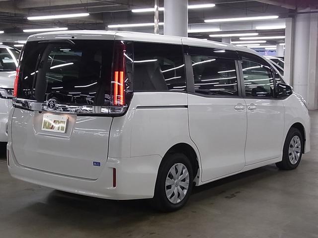 ノア Ｘ　フリップダウンモニター　純正９インチナビ　セーフティセンス　ＥＴＣ　両側スライドドア　バックカメラ　ＣＤ・ＤＶＤ　ＢＴオーディオ　フルセグＴＶ　ＵＳＢ　スマートキー　クルーズコントロール　ＬＥＤランプ（3枚目）