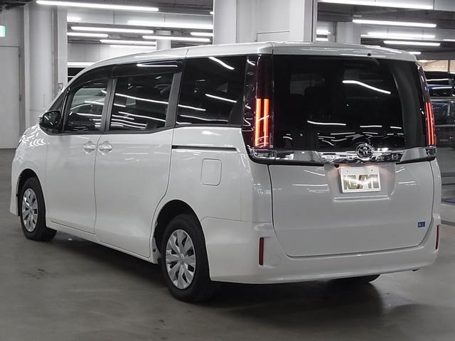 ノア Ｘ　フリップダウンモニター　純正９インチナビ　セーフティセンス　ＥＴＣ　両側スライドドア　バックカメラ　ＣＤ・ＤＶＤ　ＢＴオーディオ　フルセグＴＶ　ＵＳＢ　スマートキー　クルーズコントロール　ＬＥＤランプ（8枚目）