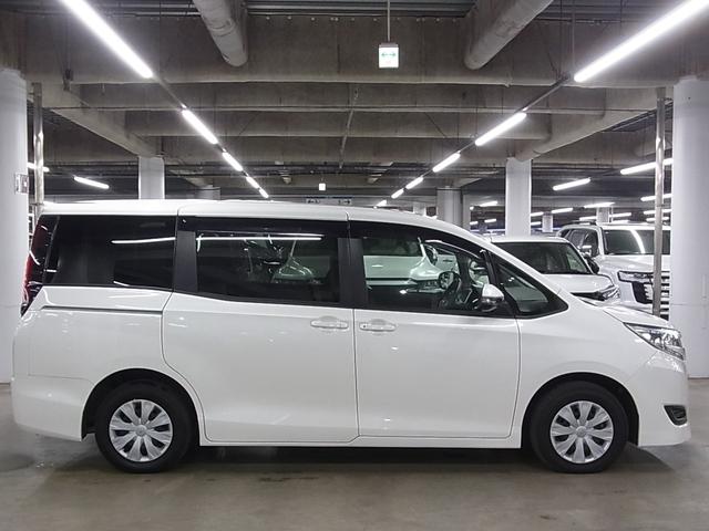 ノア Ｘ　フリップダウンモニター　純正９インチナビ　セーフティセンス　ＥＴＣ　両側スライドドア　バックカメラ　ＣＤ・ＤＶＤ　ＢＴオーディオ　フルセグＴＶ　ＵＳＢ　スマートキー　クルーズコントロール　ＬＥＤランプ（9枚目）