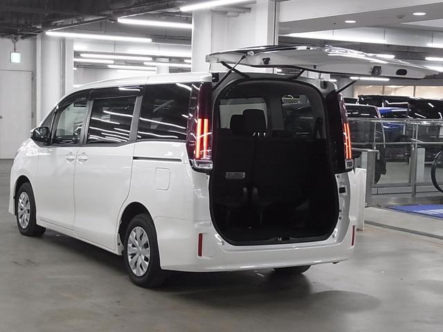 ノア Ｘ　フリップダウンモニター　純正９インチナビ　セーフティセンス　ＥＴＣ　両側スライドドア　バックカメラ　ＣＤ・ＤＶＤ　ＢＴオーディオ　フルセグＴＶ　ＵＳＢ　スマートキー　クルーズコントロール　ＬＥＤランプ（25枚目）