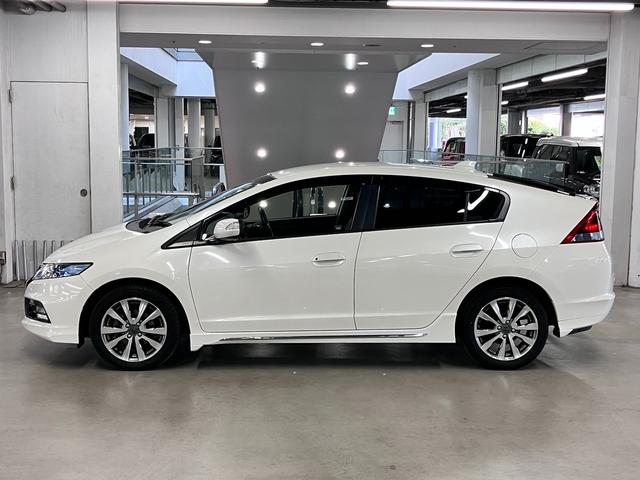 プロの専門業者によるルームクリーニングを実施しています！☆室内の細かい所からエンジンルームまでキレイになった状態でお渡しいたします♪プロの専門業者によるルームクリーニングを実施しています！☆室内の細か