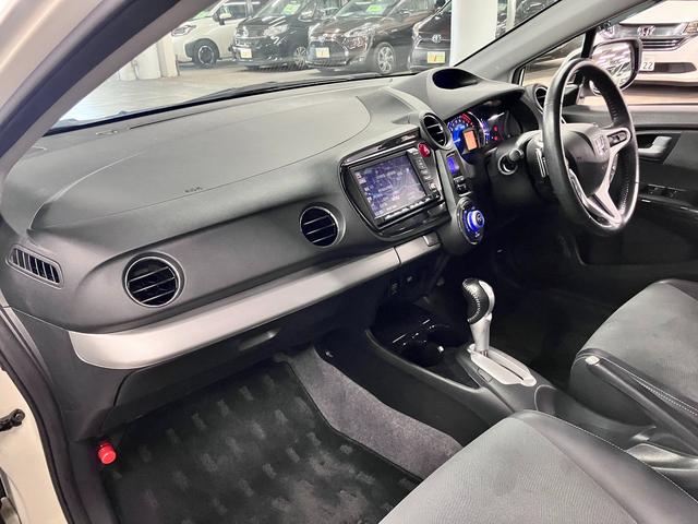 弊社ではインターネットでの遠方販売に自信があります。店頭でのご納車であれば、お車を持ち込まずに名義変更等のお手続きが出来ますので、ご近所の販売会社で購入する場合と変わらぬ諸経費にてご購入可能です♪