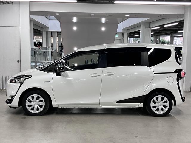 シエンタ ハイブリッドＧ　トヨタセーフティセンス　フリップダウンモニター　両側電動スライドドア　純正ナビ　バックカメラ　Ｂｌｕｅｔｏｏｔｈオーディオ　フルセグＴＶ　ＣＤ・ＤＶＤ　ＥＴＣ　スマートキー　オートエアコン　電動格納ドアミラー　サイドバイザー（10枚目）