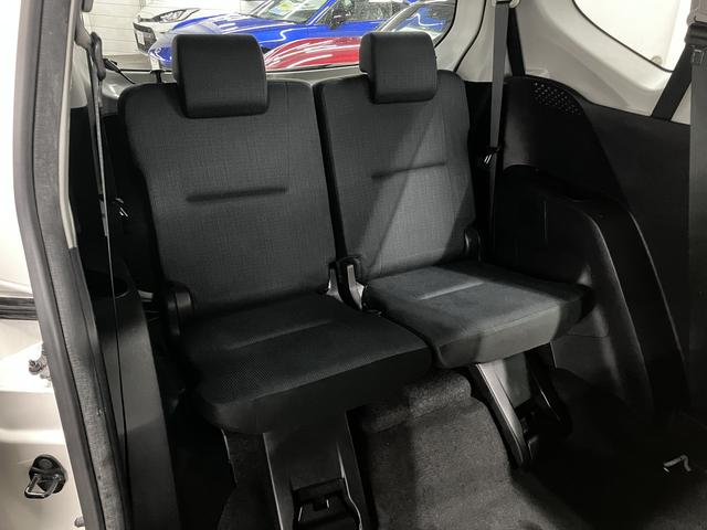 シエンタ ハイブリッドＧ　トヨタセーフティセンス　フリップダウンモニター　両側電動スライドドア　純正ナビ　バックカメラ　Ｂｌｕｅｔｏｏｔｈオーディオ　フルセグＴＶ　ＣＤ・ＤＶＤ　ＥＴＣ　スマートキー　オートエアコン　電動格納ドアミラー　サイドバイザー（14枚目）