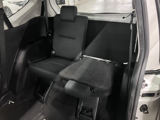 シエンタ ハイブリッドＧ　トヨタセーフティセンス　フリップダウンモニター　両側電動スライドドア　純正ナビ　バックカメラ　Ｂｌｕｅｔｏｏｔｈオーディオ　フルセグＴＶ　ＣＤ・ＤＶＤ　ＥＴＣ　スマートキー　オートエアコン　電動格納ドアミラー　サイドバイザー（26枚目）