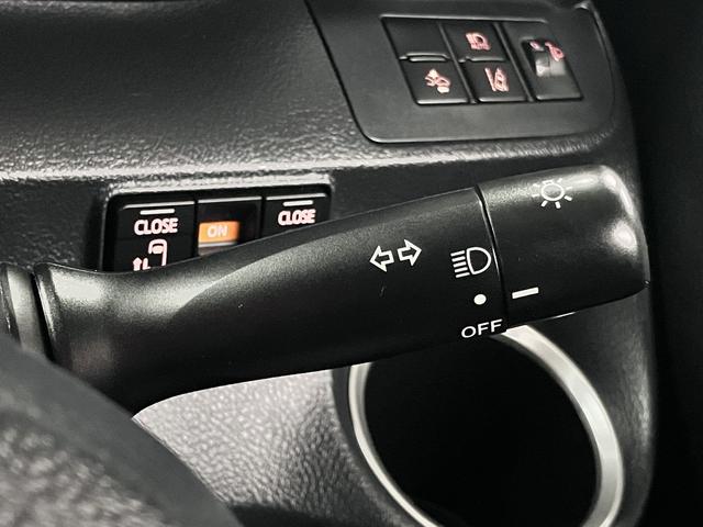 シエンタ ハイブリッドＧ　トヨタセーフティセンス　フリップダウンモニター　両側電動スライドドア　純正ナビ　バックカメラ　Ｂｌｕｅｔｏｏｔｈオーディオ　フルセグＴＶ　ＣＤ・ＤＶＤ　ＥＴＣ　スマートキー　オートエアコン　電動格納ドアミラー　サイドバイザー（40枚目）