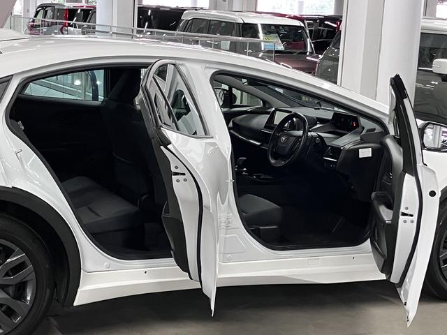 プリウス X セーフティセンス BSM・安心降車アシスト 純正ナビ バックカメラ CD・DVD フルセグTV Bluetoothオーディオ USB端子 AC1500W LEDヘッドランプ スマートキー スペアキー有(12枚目)